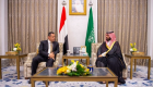 محمد بن سلمان يبحث مع رئيس وزراء اليمن مستجدات الأوضاع
