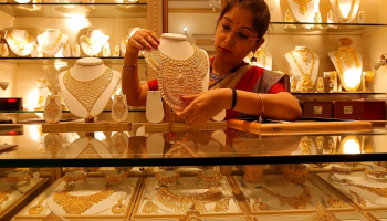 صالة عرض للمجوهرات بالهند - رويترز