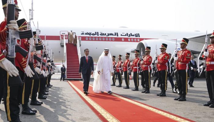 الشيخ محمد بن زايد آل نهيان يصل إلى إندونيسيا