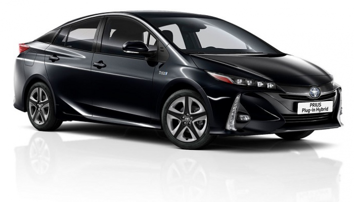 سيارة Prius Plug-in Hybrid الهجين من تويوتا