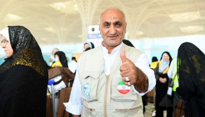 أحد الحجاج الإيرانيين لدى وصوله إلى المدينة المنورة- أرشيفية