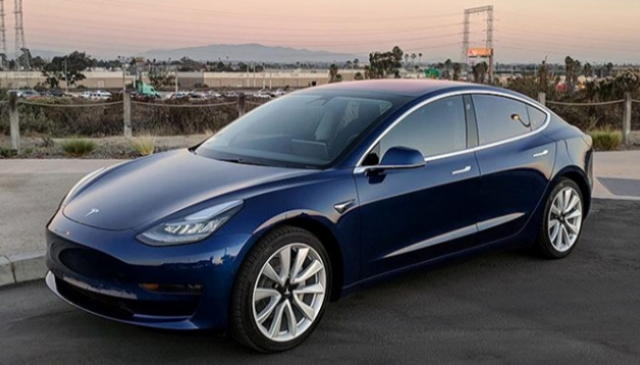  سجل حضورك بصورة سيارة على ذوقك - صفحة 19 62-174154-million-losses-tesla-second-quarte-2019_700x400