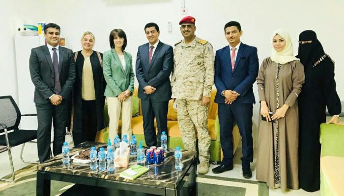 جانب من زيارة الوفد الأمريكي لمحافظة حضرموت اليمنية