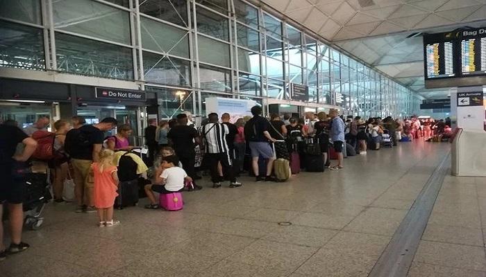 ازدحام المطارات في إيطاليا نتيجة تعطل الحركة الجوية