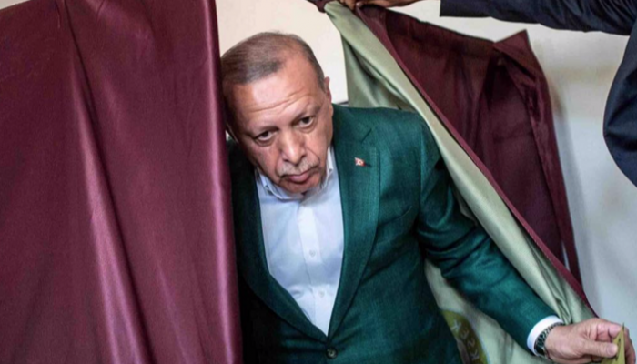رجب طيب أردوغان يقود تركيا إلى الانقسام