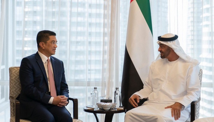 الشيخ محمد بن زايد آل نهيان يستقبل وزير الاقتصاد في ماليزيا