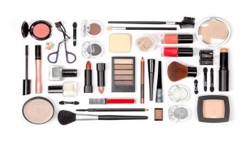 سوق مستحضرات التجميل للرجال تزدهر في بريطانيا - أرشيفية