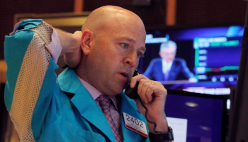 وول ستريت تفتح على تباين 