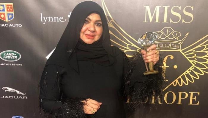 المصممة الإماراتية منى المنصوري