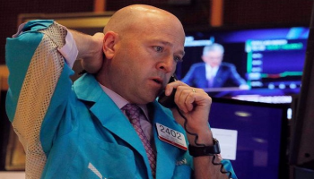 وول ستريت تغلق منخفضة