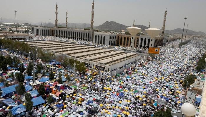 تكثر حالات الإنهاك الحراري في منطقة جبل عرفات وقت الظهيرة