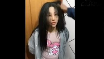 زعيم العصابة يتنكر في شكل ابنته