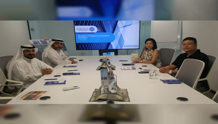 الوفد الصيني أثناء زيارته لمجمع الشارقة للابتكار