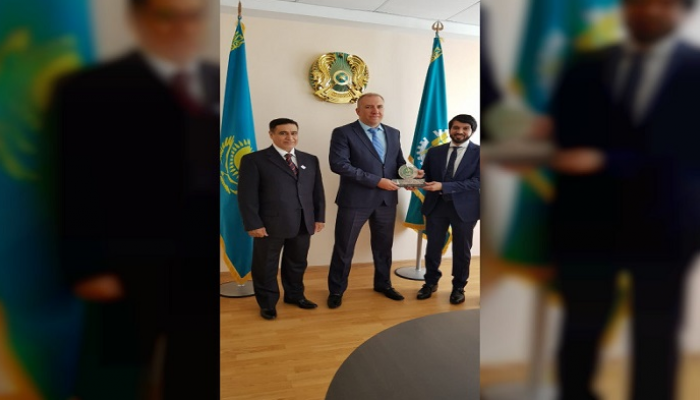 جانب من زيارة المركز التربوي للغة العربية إلى كازاخستان