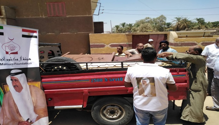 قافلة المساعدات لدى وصولها إلى نجع الفتاتيح بالأقصر