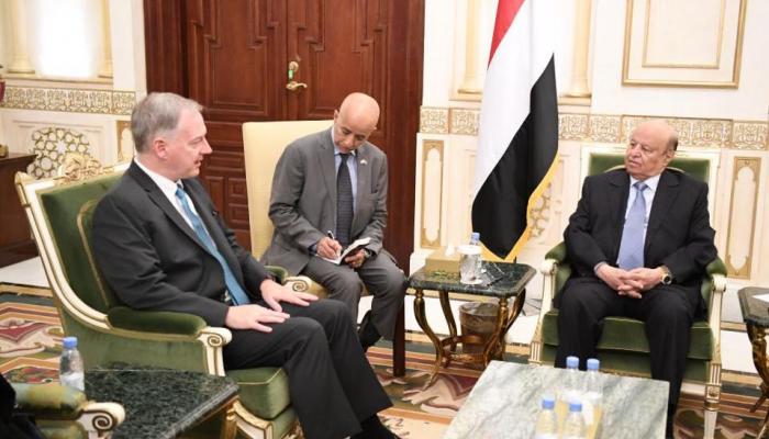 جانب من لقاء الرئيس اليمني والسفير الأمريكي لدى البلاد