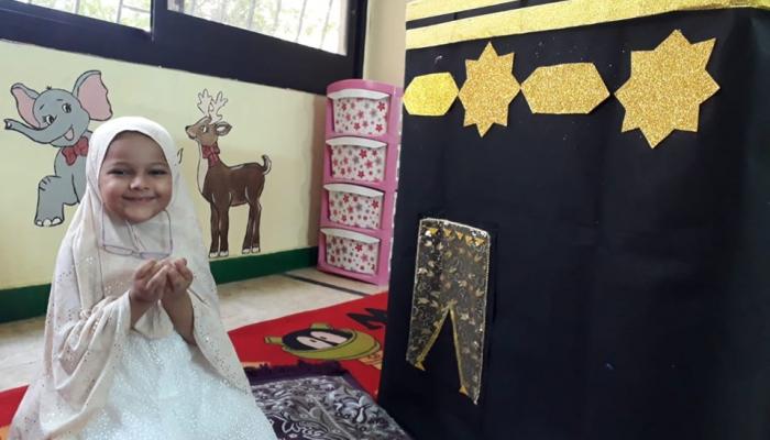 إقامة بعض الأنشطة لرسم الكعبة المشرفة تحبب طفلك في الحج