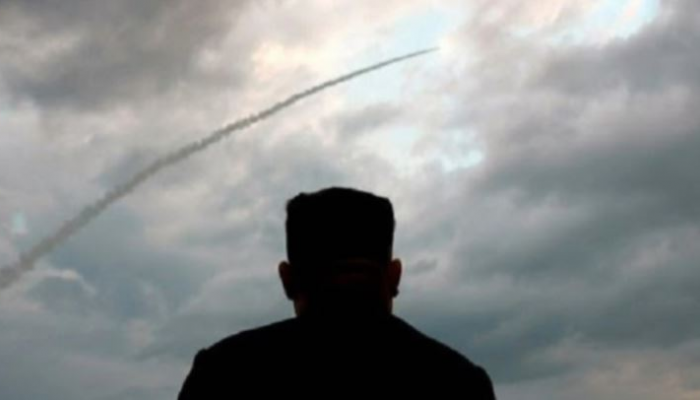كوريا الشمالية تواصل إطلاق الصواريخ