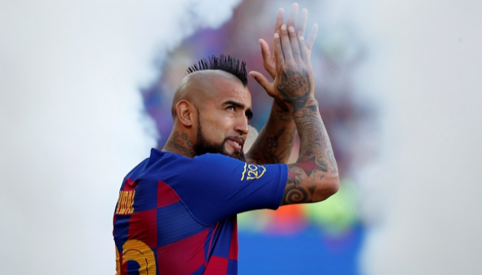 أرتورو فيدال لاعب وسط برشلونة