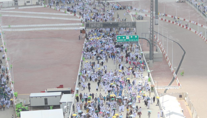 الحجاج يتجهون نحو البيت الحرام لأداء طواف الوداع