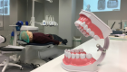 تحذير من أطقم الأسنان قبل الخضوع للجراحة