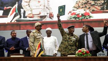 عقب توقيع الاتفاق التاريخي بالسودان