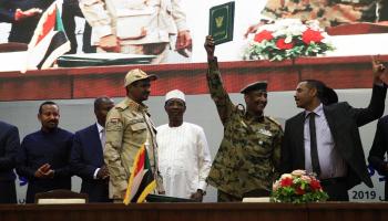 فرحة الأطراف السودانية عقب توقيع وثائق المرحلة الانتقالية