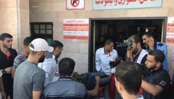 وصول الشبان الفلسطينيين إلى المستشفى 