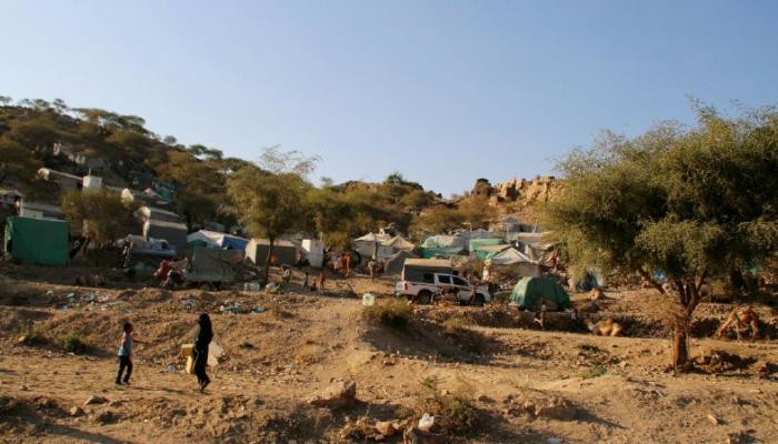 أحد مخيمات نزوح الكدحة قبالة منطقة البيرين اليمنية