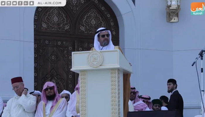 الدكتور علي راشد النعيمي يتحدث خلال افتتاح مسجد