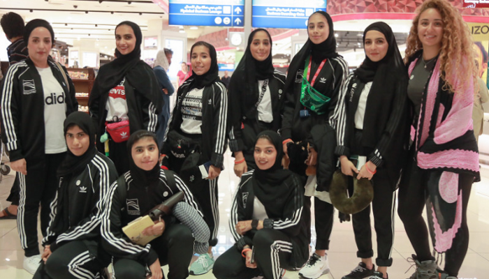 منتسبات "سجايا فتيات الشارقة" يعتزمن بلوغ قمة جبل كلمنجارو