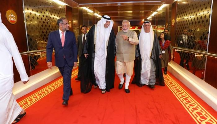 رئيس الوزراء الهندي لدى وصوله الإمارات