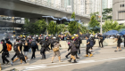 الشرطة تطلق الغاز على متظاهرين أمام أحد الأقسام بهونج كونج 