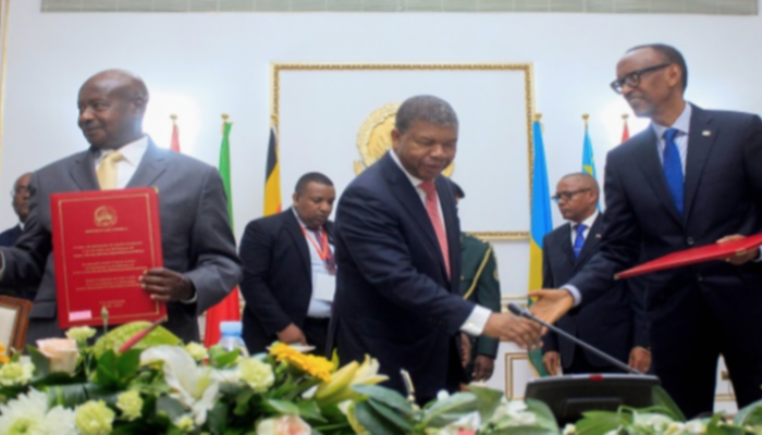 توقيع الاتفاق بين رواندا وأوغندا - الفرنسية