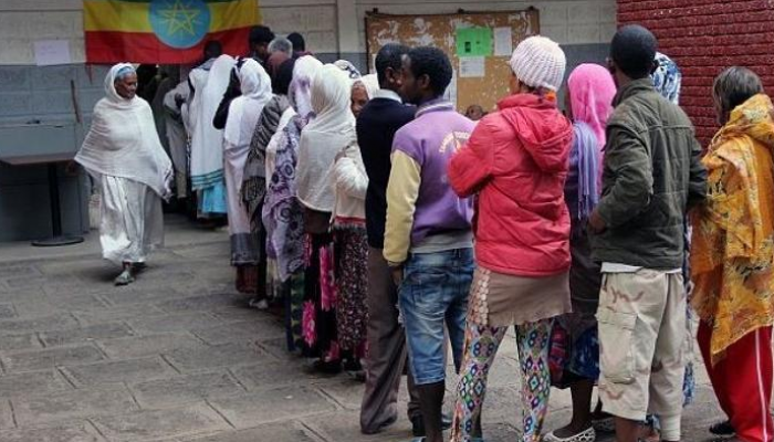 ناخبون إثيوبيون أمام إحدى اللجان الانتخابية - أرشيفية