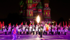 أزياء عسكرية وألعاب نارية بمهرجان للموسيقى في روسيا