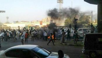 جانب من الاشتباكات القبلية بولاية بورتسودان شرق الخرطوم- أرشيفية