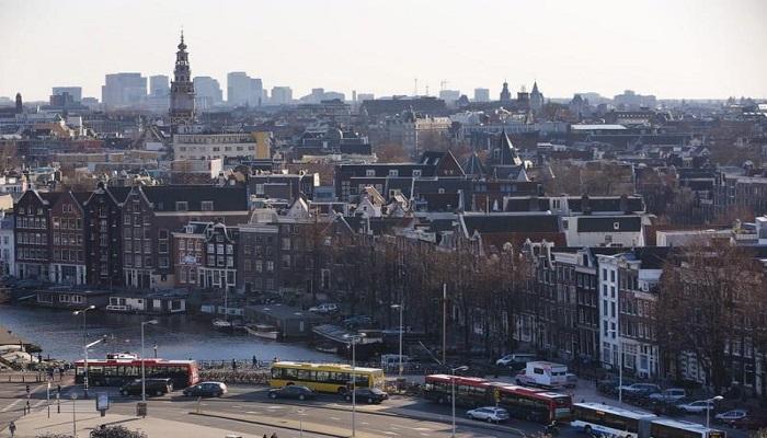 أمستردام تعتزم منع السيارات العاملة بالوقود بحلول 2030