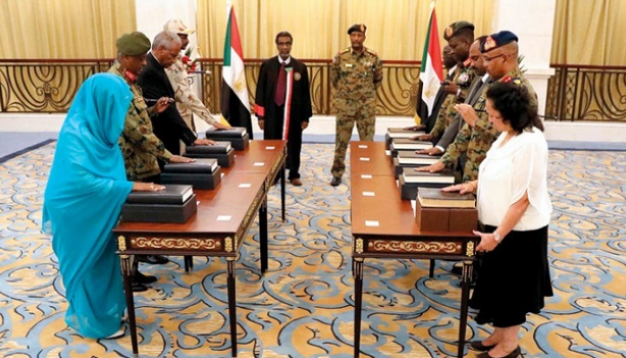 أعضاء المجلس السيادي السوداني يؤدون اليمين الدستورية
