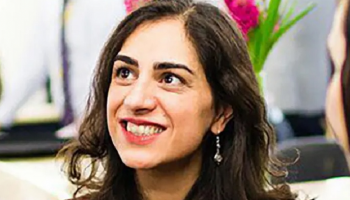  الموظفة الإيرانية في المركز الثقافي البريطاني آراس أميري