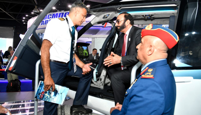 البواردي يتفقد معرض "ماكس 2019" للطيران