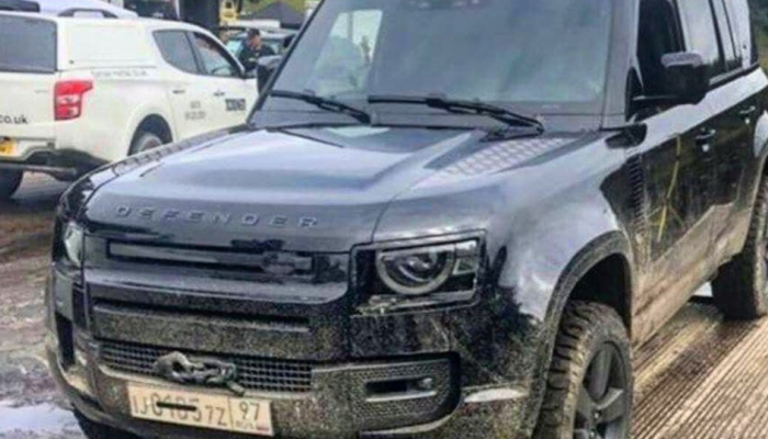 طراز لاند روفر ديفندر من موقع تصوير فيلم