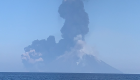ثورة بركانية تشعل حرائق في جزيرة إيطالية