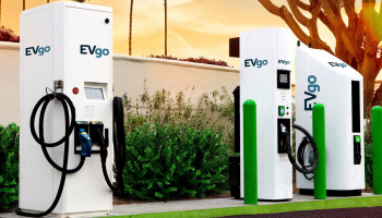 3 وحدات شحن تابعة لمحطات شحن EVGO