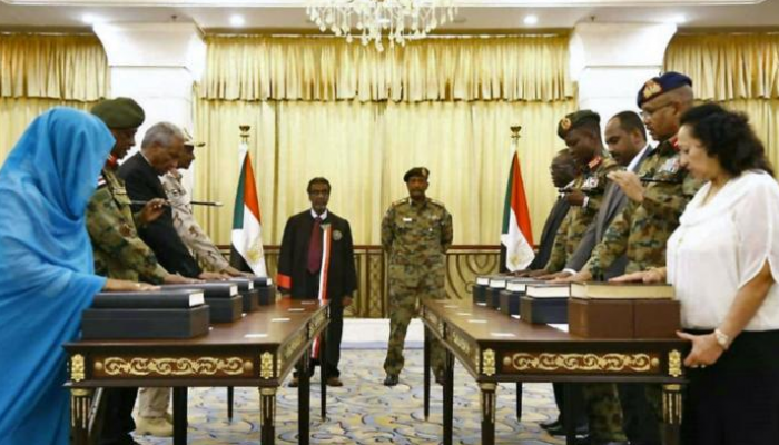 أعضاء المجلس السيادي بالسودان يؤدون اليمين أمام البرهان - أرشيفية