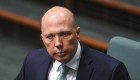 وزير أسترالي يتهم اللاجئين بإيذاء أنفسهم 