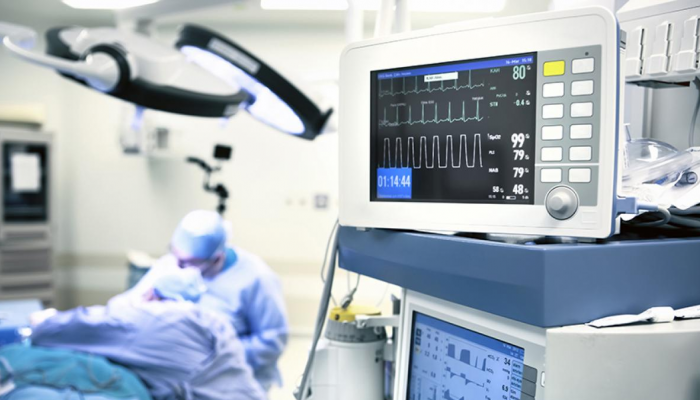 الرجل متهم بإعطاء المرضى أدوية غير مصرح بها