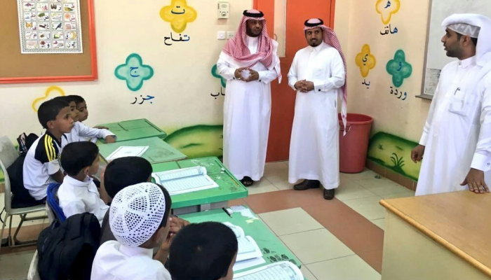 الطلاب يبدأون الدراسة في العام الجديد - أرشيفية