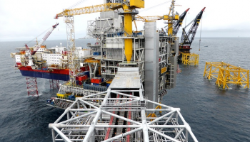 النفط ينخفض وسط جولة جديدة من الرسوم في الحرب التجارية