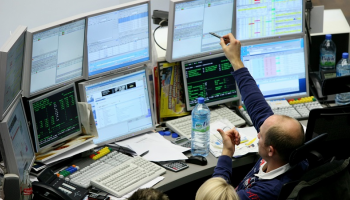 أسهم أوروبا تنزل لأول مرة في 4 جلسات